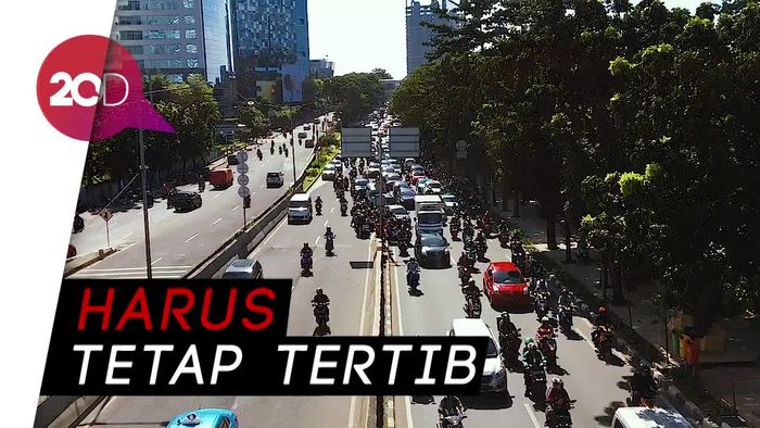 Macet Bukan Alasan Pengendara Motor Boleh Masuk JLNT Casablanca
