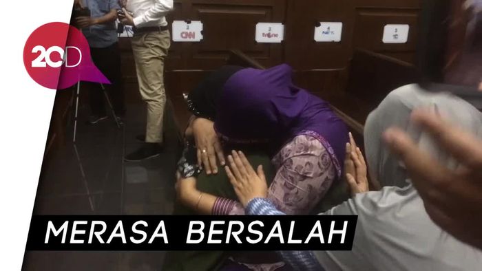 Dipaksa Pasang Perban Novanto, Saksi Menangis di Sidang Bimanesh