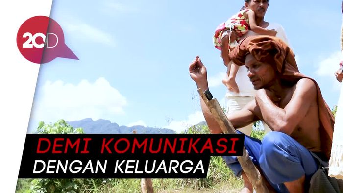 Perjuangan Warga Pedalaman Aceh Mencari Sinyal