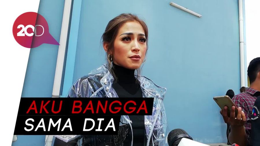 Mantap Berhijab, Chacha Frederica Didukung GirlSquad