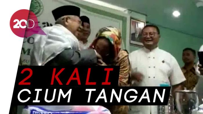 Minta Maaf ke MUI, Sukmawati Cium Tangan Maruf Amin