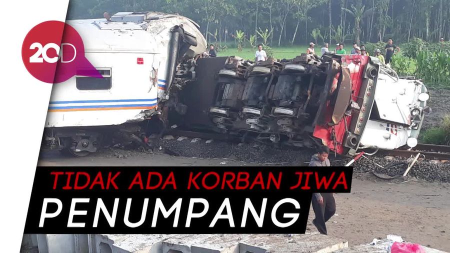 Empat Alat Berat Dikerahkan untuk Evakuasi KA Sancaka