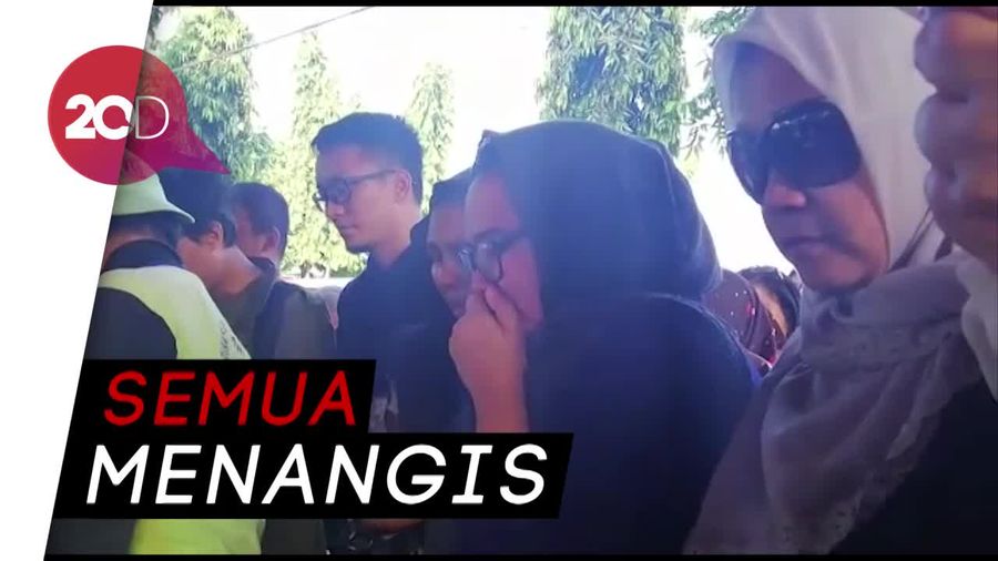 Haru Biru Selimuti Pemakaman Andika Kerispatih
