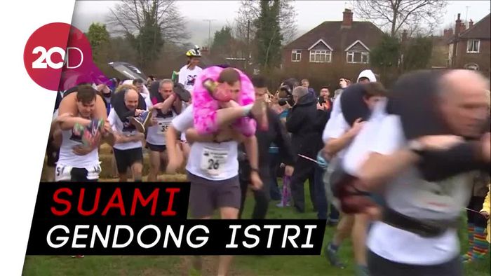 Seru Abis! Lomba Lari Gendong Istri di Inggris