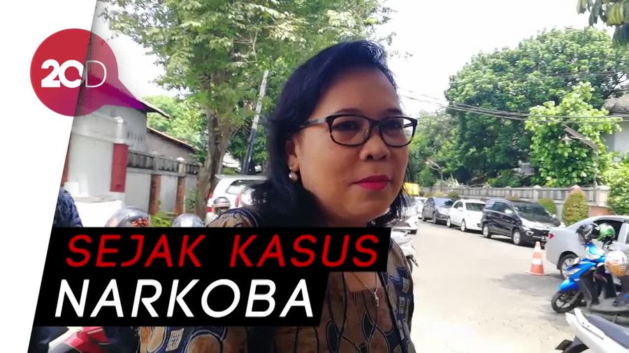 Selfi Tutup Komunikasi Anak dengan Iwa K 