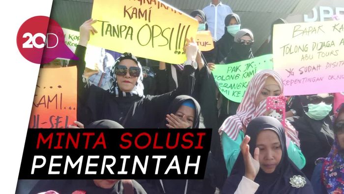 Jeritan Hati Para Agen Abu Tours saat Unjuk Rasa di Sulsel   