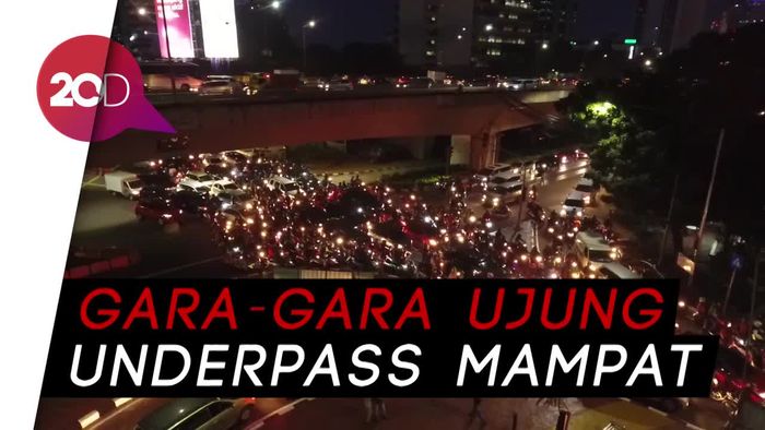 Jam Pulang Kerja, Jalur Underpass Arah Mampang Padat