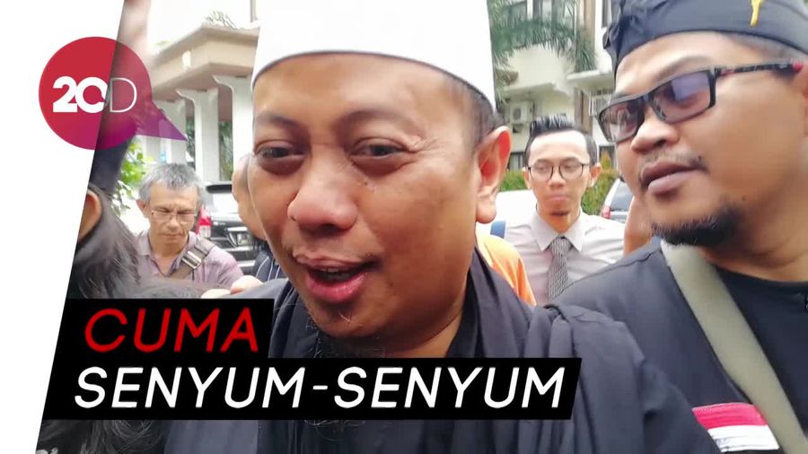 Ditanya Soal Video Call Bareng Yulia, Opick Tutup Mulut
