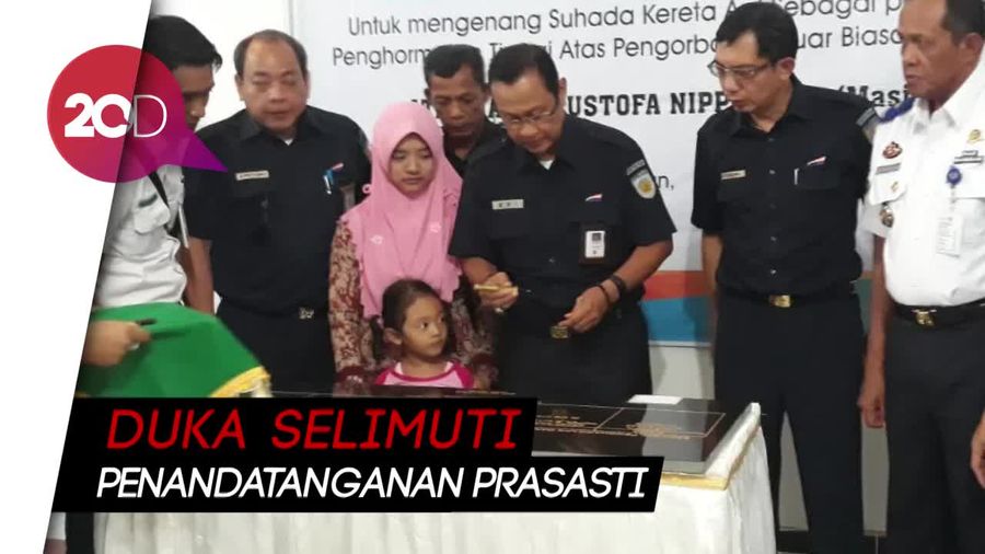 Tangis Istri Masinis Warnai Penandatanganan Prasasti Sancaka