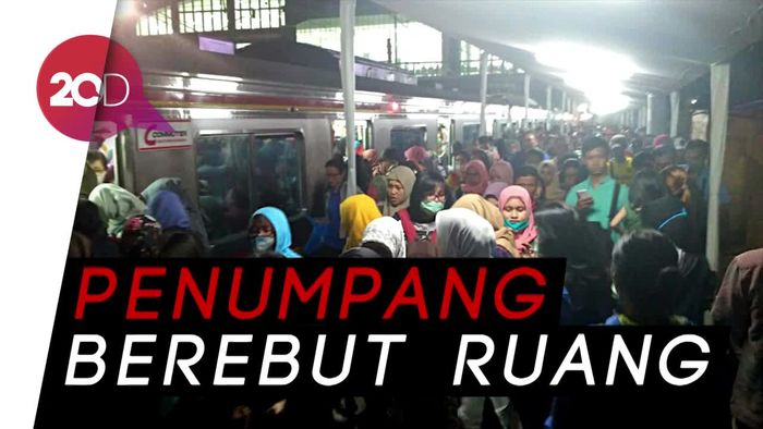 Mencekam! Situasi Stasiun Duri Malam Ini