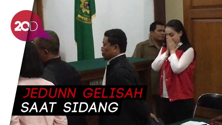 Gerak-Gerik Jennifer Dunn Gelisah Saat Sidang
