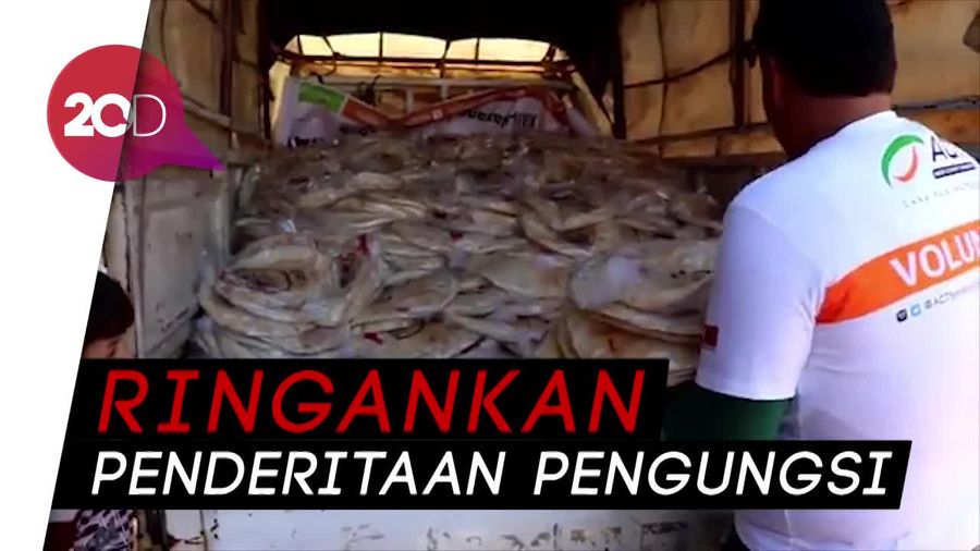 Pengungsi Suriah Antre Roti Bantuan Indonesia