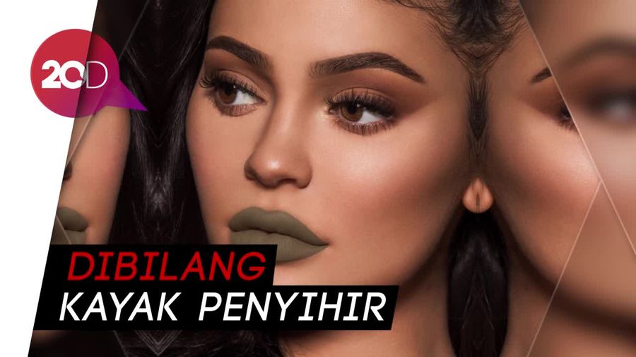 Ketika Netizen Geli Lihat Lipstik Hijau Kylie Jenner
