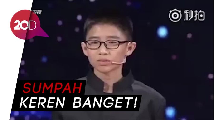 Gokil! Bocah Ini Selesaikan 3 Rubik Sambil Juggling