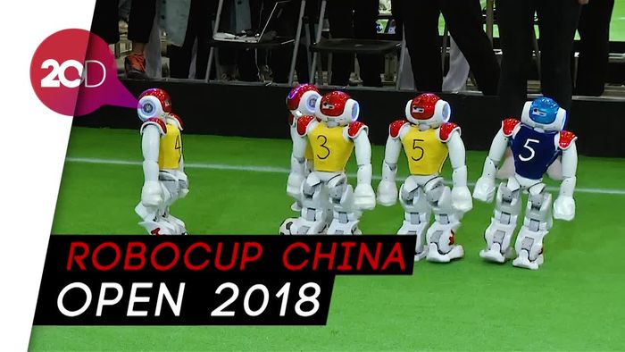 Lucunya  Robot-robot Ini Bermain Sepak Bola