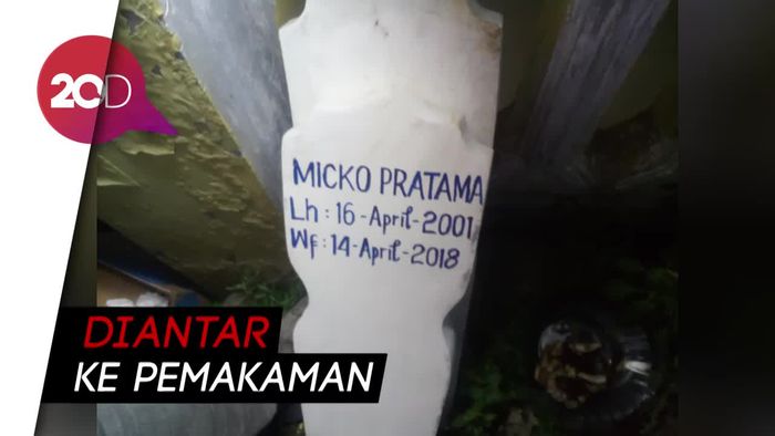 Jenazah Suporter Klub Persebaya Disambut Ratusan Warga