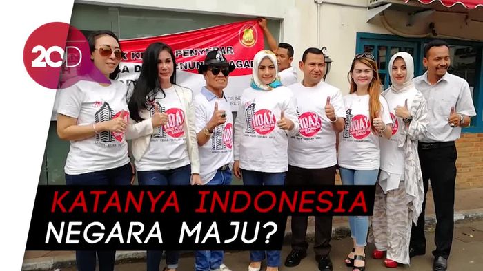 Bersama Polisi, Tessy Cs Deklarasikan Anti Hoax  