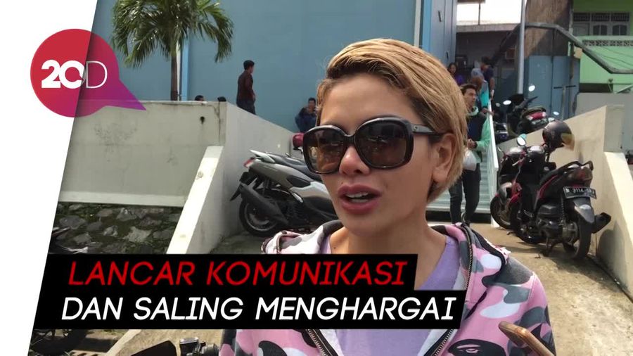 Gaya Pacaran Nikita Mirzani dan Dipo Latief 