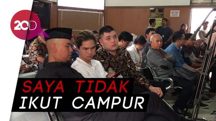 Al dan Dul Setia Dampingi Ahmad Dhani Sidang