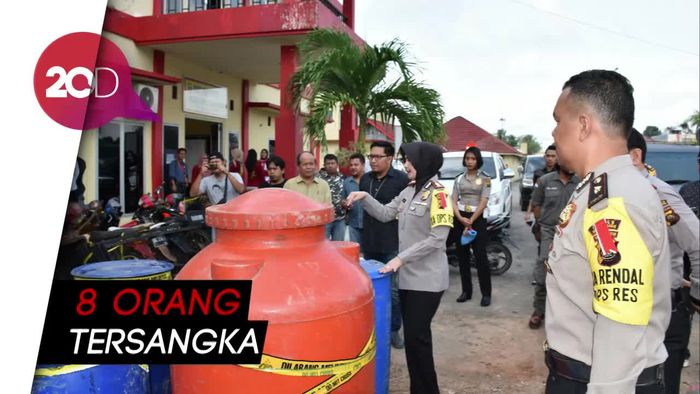 Video Penggerebekan Pabrik Miras Oplosan di Sumsel 