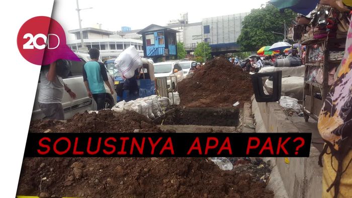 Sandi Sebut Macet Tanah Abang karena Galian Kabel