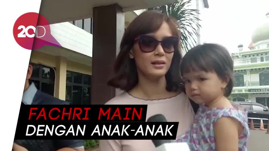Fachri Albar Bertemu Anak-anak di Polres Jaksel