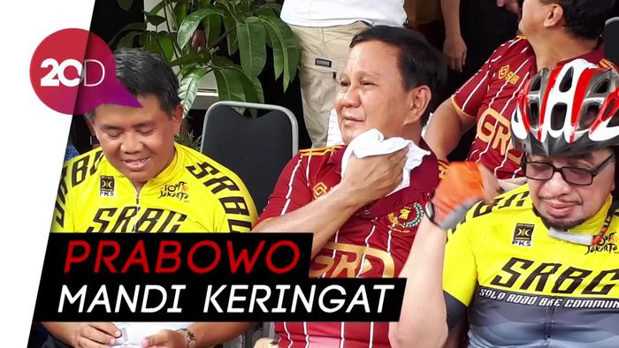 Gaya Prabowo Gowes di Acara Milad PKS