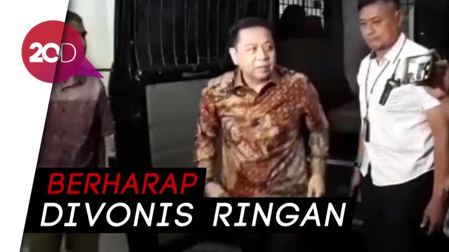 Ekspresi Novanto Jelang Vonis