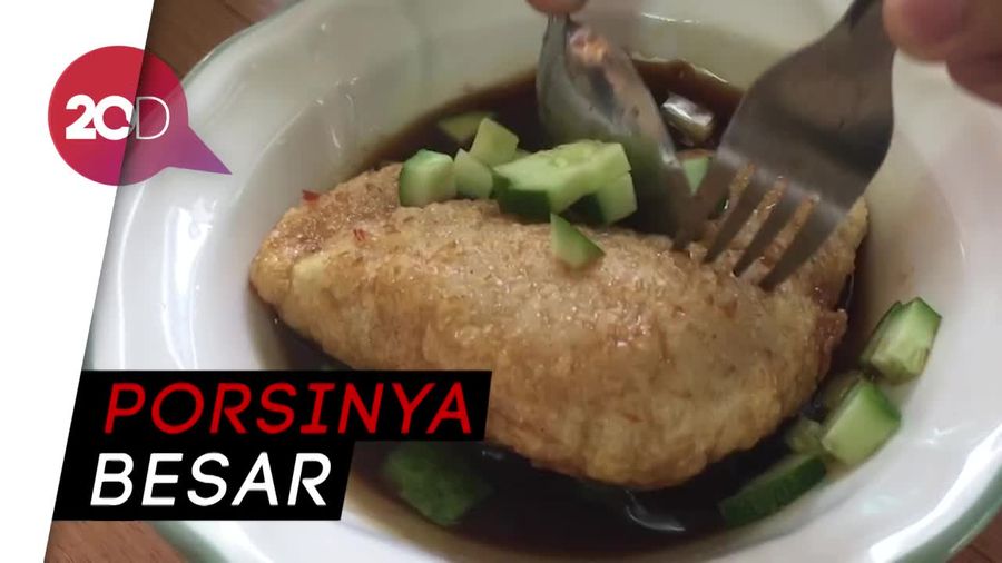 Gurih Nikmat Pempek Kapal Selam Disiram Kuah Cuko