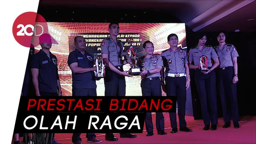 Kapolri Beri Penghargaan Tim Bola Voli Bhayangkara