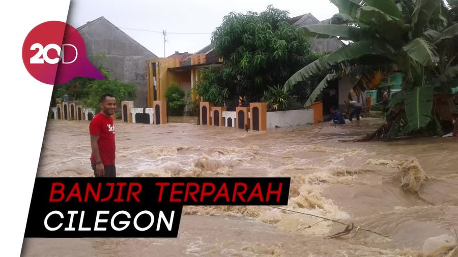 Penampakan Derasnya Air saat Banjir Cilegon