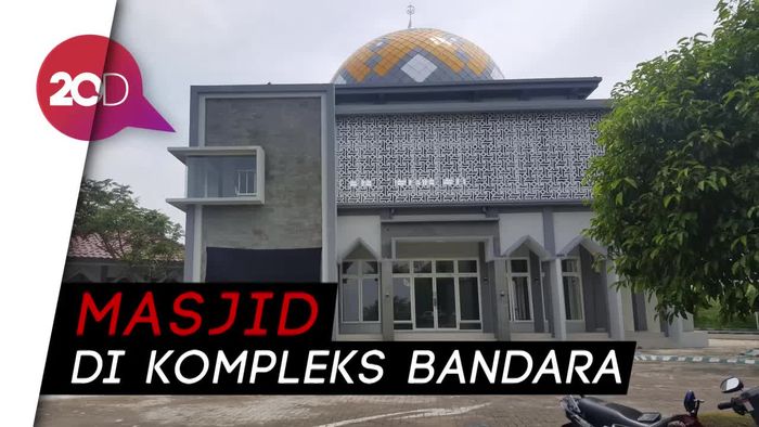 Ramai Masjid dengan Kaligrafi Bernuansa Salib