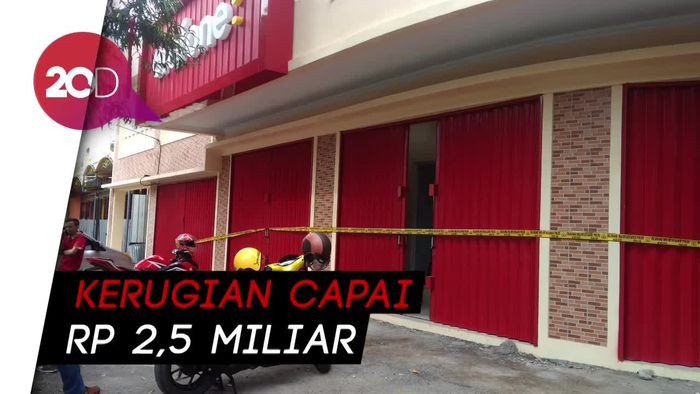 Garong Gondol 500 Ponsel dari Toko Elektronik
