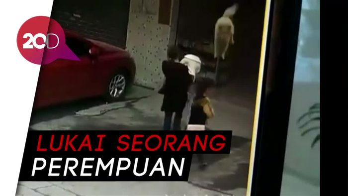 Seekor Anjing Jatuh dari Gedung 2 Lantai