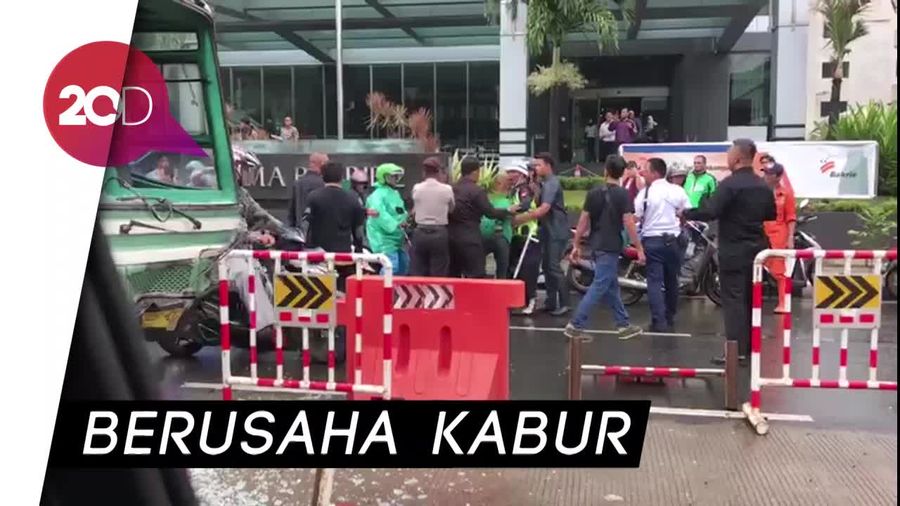 Sopir Kopaja Diamuk Massa, Usai Seruduk Honda HR-V