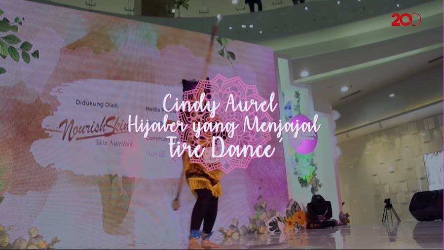 Cindy Aurel Hijabers Yang Menjajal Fire Dance