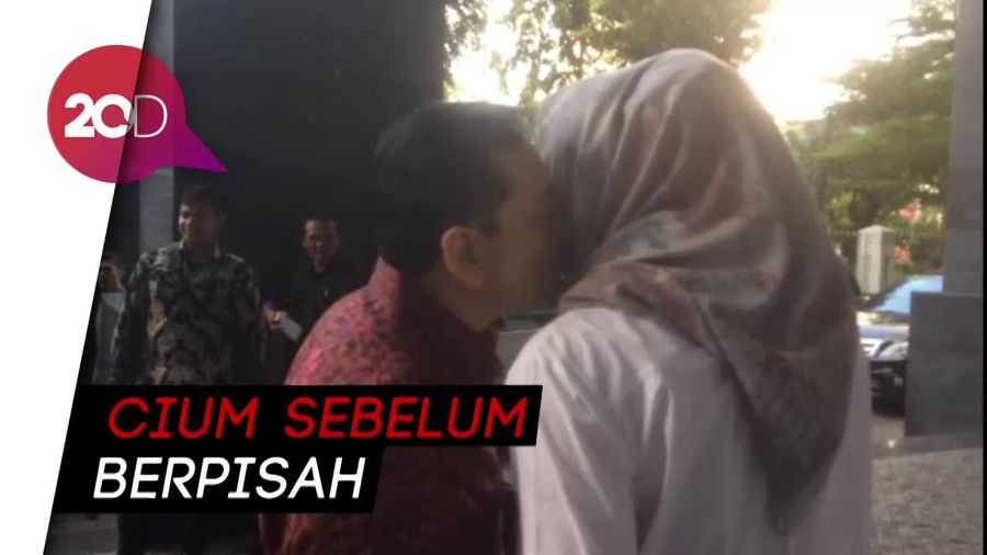 Mmuach! Gaya Malu-malu Novanto Cium Istri