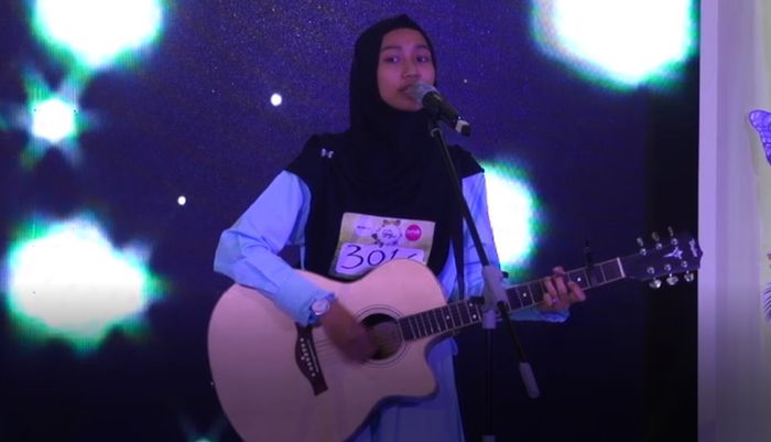 20 Besar Medan - Lantunan dan Petikan Gitar Lagu Diamonds oleh Nurul Pratiwi