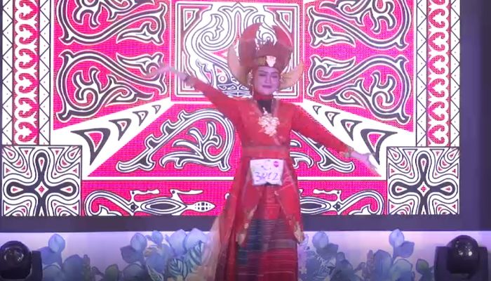 20 Besar Medan- Lihainya Sepkriyanti Yulanda Menari Tarian Batak Toba