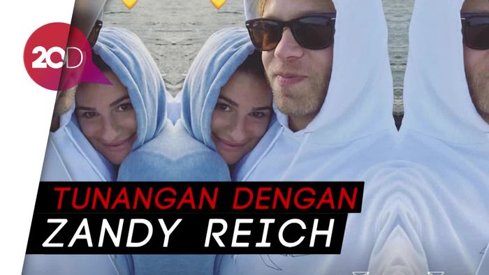 Lea Michele Umumkan Pertunangannya di Instagram