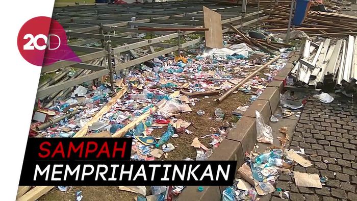 Sampah Bertebaran di Monas, Banyaknya Melebihi Saat Tahun Baru