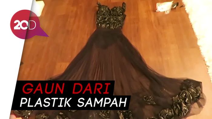 Ketika Plastik Sampah Disulap Jadi Gaun Super Cantik