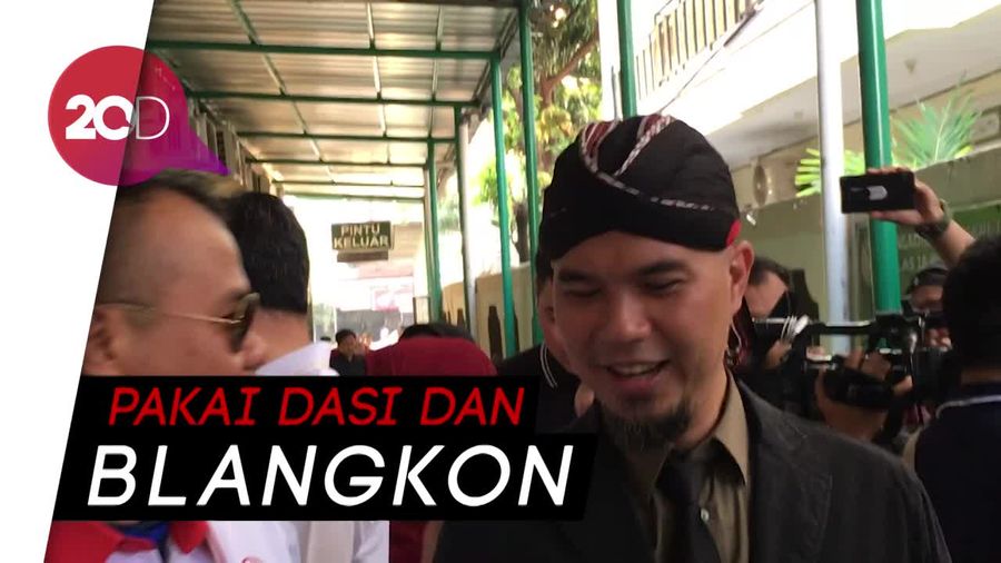 Tiba di PN Jaksel, Ahmad Dhani Bergaya ala Tokoh Pergerakan