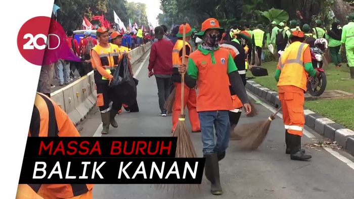 May Day Usai, Pasukan Oranye dan Hijau Beraksi Bersihkan Sampah