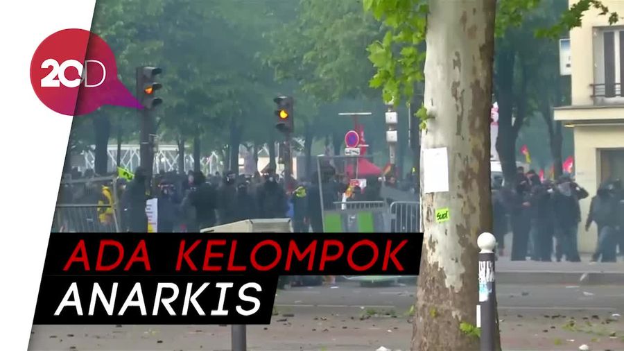 Aksi May Day di Paris Berujung Ricuh