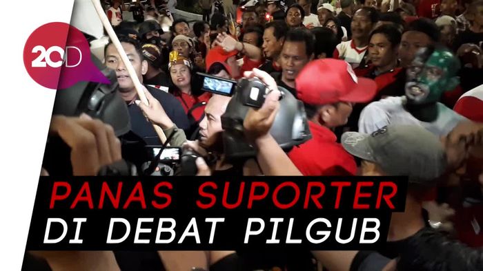 Aksi Saling Dorong Suporter dan Polisi Warnai Debat Pilgub Jatim