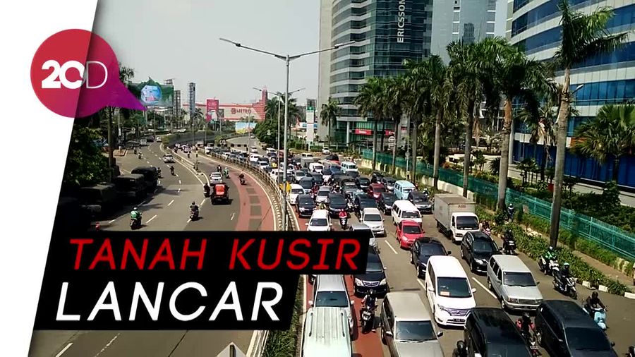 Arus Lalin Pondok Indah Macet Akibat Truk TNI