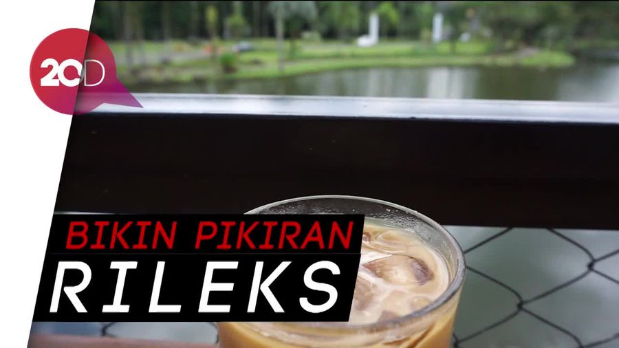 Asyiknya Ngopi Cantik di Pinggir Danau