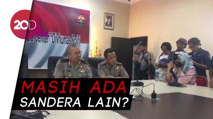 Polisi Ditukar dengan Makanan