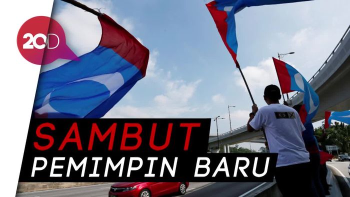 Pendukung Mahathir Tumpah Ruah ke Jalan